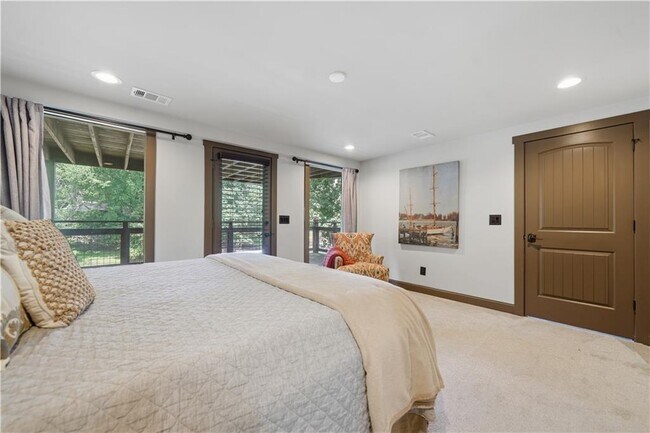 Building Photo - 2115 Kemp Dr
