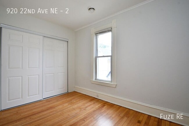 Building Photo - 920 22nd Ave NE