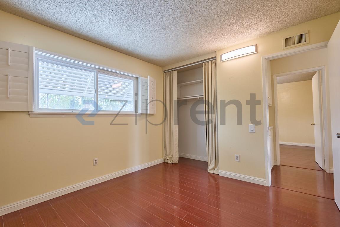Building Photo - Unit