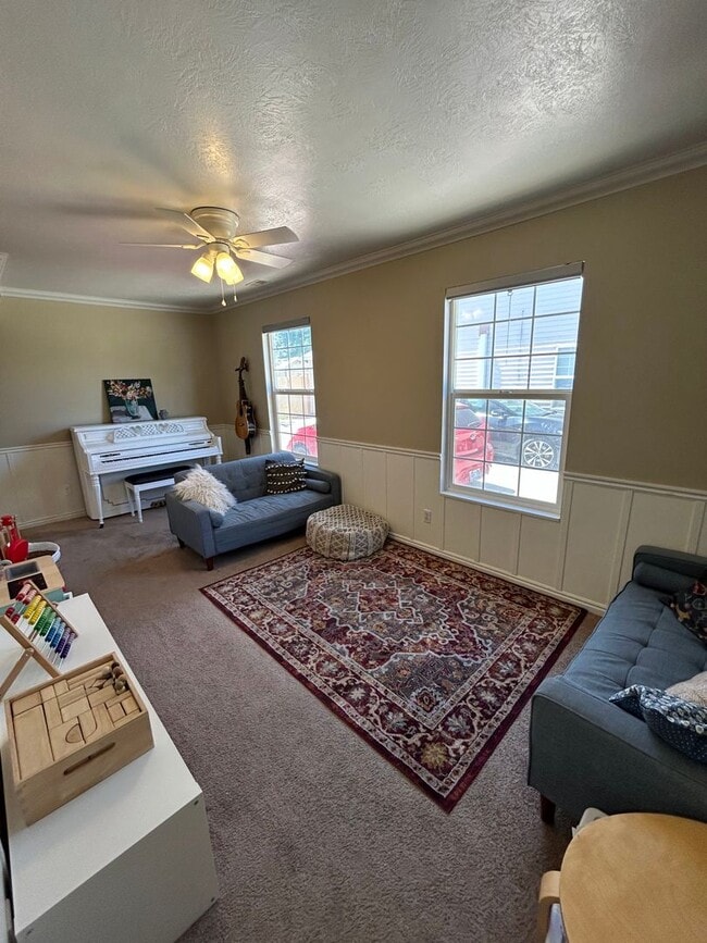 Building Photo - Utilities & Internet Included! 4 Bed 2.5 B...