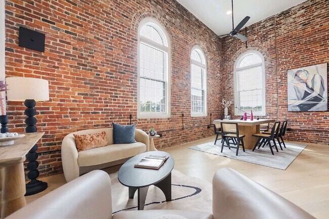 Building Photo - Spacious Elegance: Renovated Theatre! 3-Bedroom Condo with 2.5 Baths in Prime Medford Location!