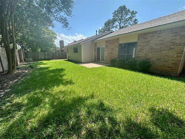 Building Photo - 2711 Colony Dr