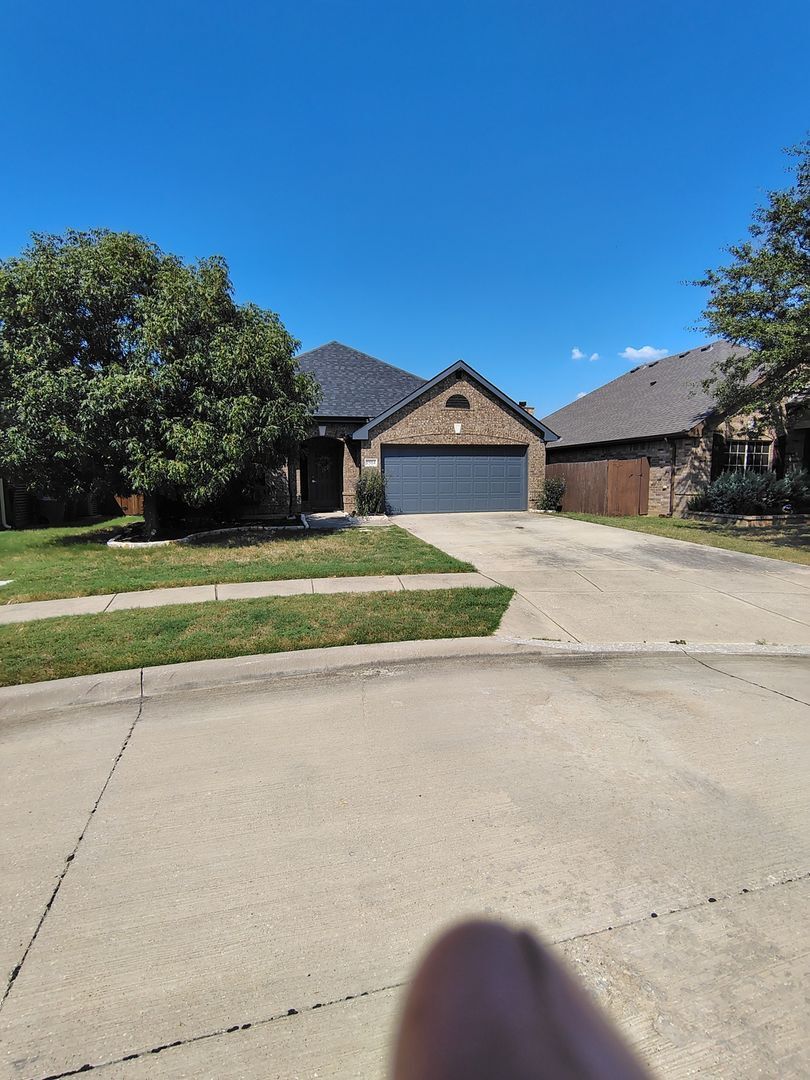 Building Photo - 1504 Waterfall Ln