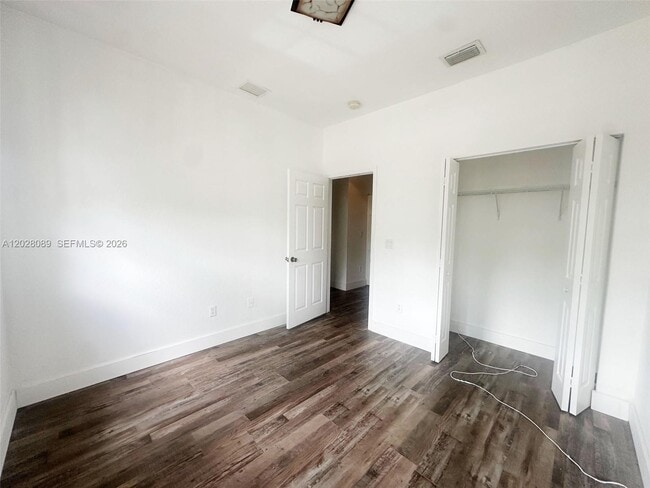 Building Photo - 662 NE 21st Terrace