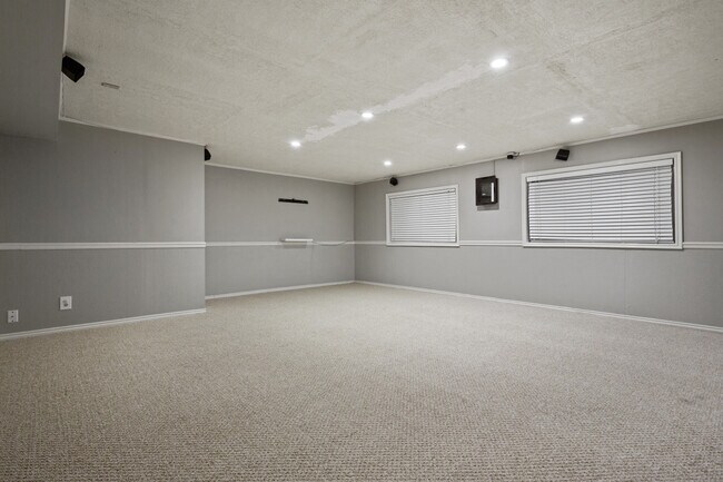 Building Photo - Utah House
