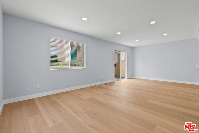 Building Photo - 18812 Vista Del Canon