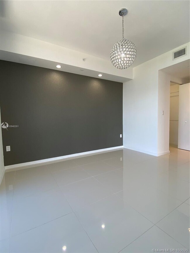 Building Photo - 5300 Paseo Blvd
