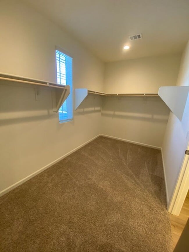 Building Photo - Beautiful Brand New Home in the gated Arbor Gates Subdivision with solar