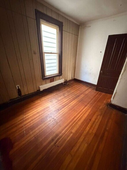 Building Photo - 385 Orange St