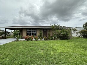 Building Photo - Charming Home in the Center of Town