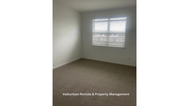 Building Photo - 563 Cherry Elm Dr