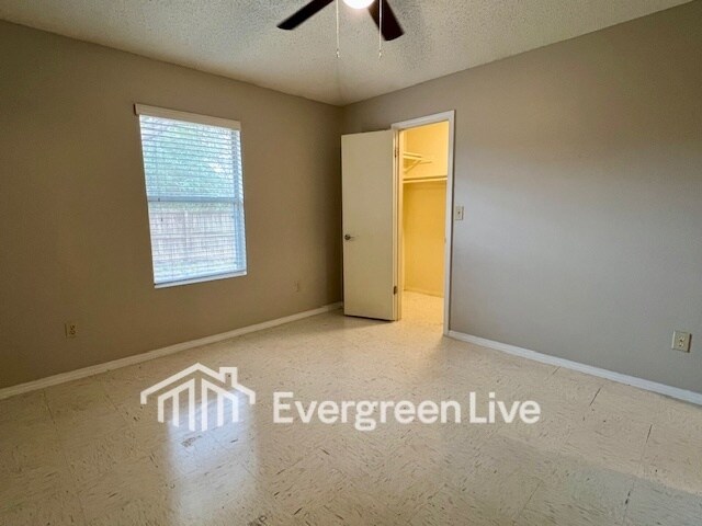 Building Photo - 107 Jardin Ct