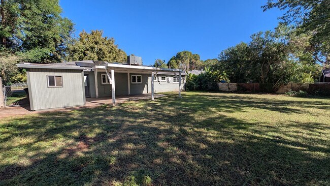 Building Photo - 3 Bedroom Home Plus Bonus Room in the Hudson Manor Community Near S McClintok Dr and E Apache Blvd!