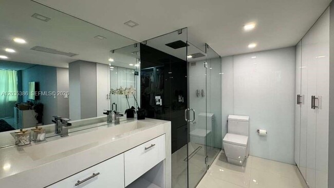 Building Photo - 5750 Collins Ave