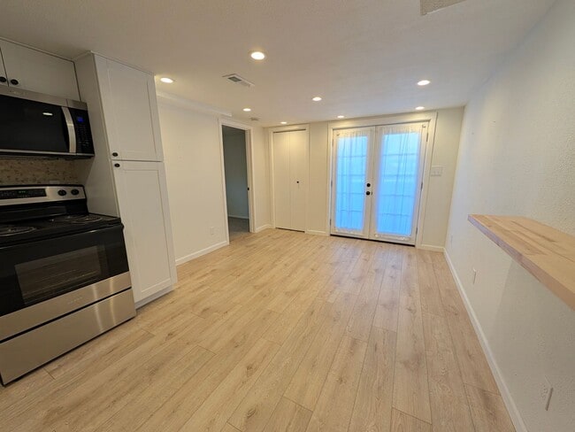 Building Photo - 414 3rd Ave