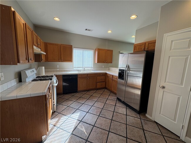 Building Photo - 7213 London Bridge Ave