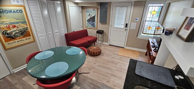 Building Photo - 4633 Kernwood Ave