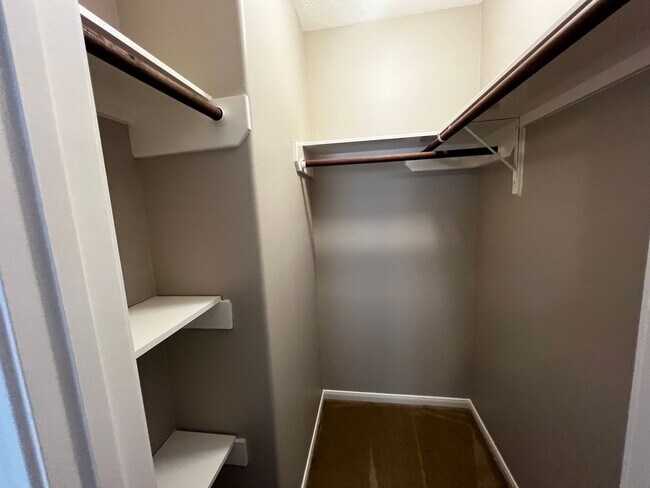 Building Photo - For Lease | 3 Bed, 2 Bath | 1,924 Sq Ft | ...