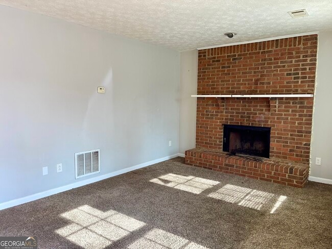 Building Photo - 945 Silverwood Dr