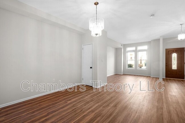 Building Photo - 1309 Emerald St NE