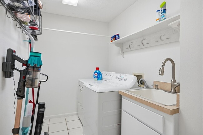 Building Photo - 13609 Heritage Way