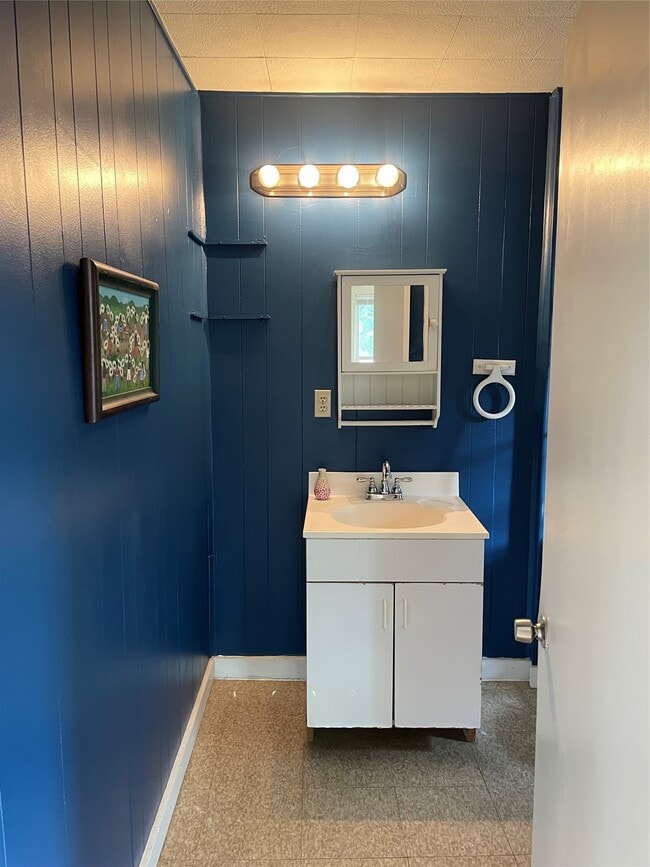 Building Photo - 308 E 23rd St