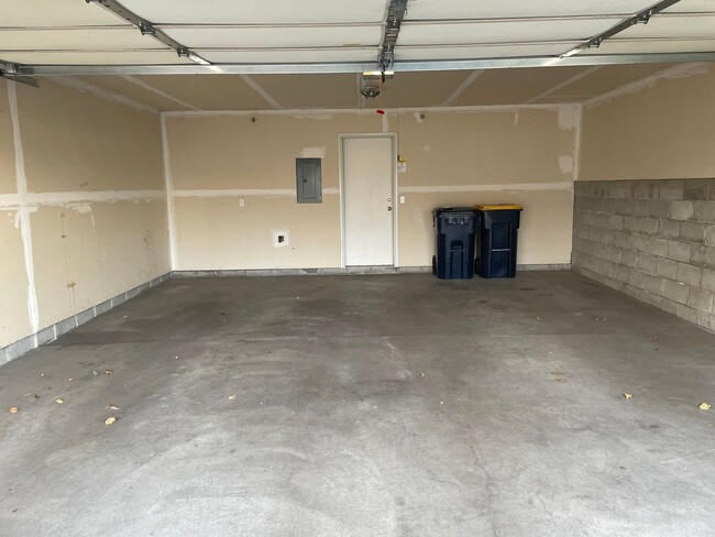 Building Photo - Charming 2 Bd /2 Ba Townhouse in Savage wi...