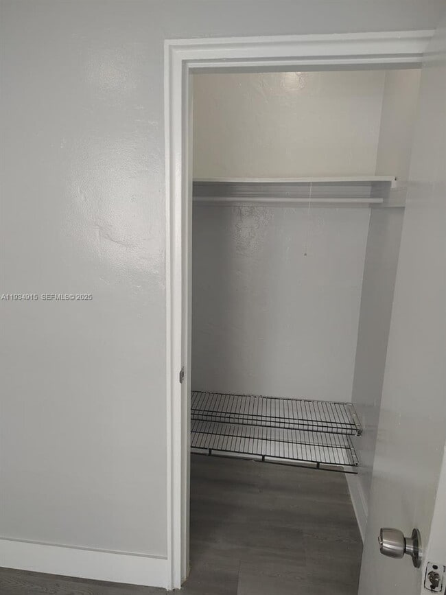 Building Photo - 6940 Bay Dr