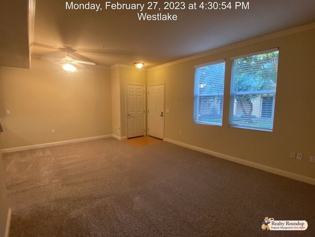 Building Photo - Pristine Condo with New Carpet and Dual Master Suites