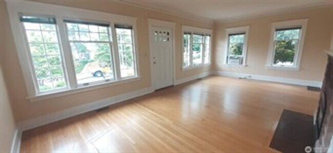 Building Photo - 4Bd/1.5Ba Seattle House