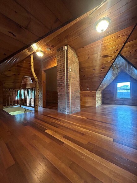 Building Photo - 206 N Winooski Ave