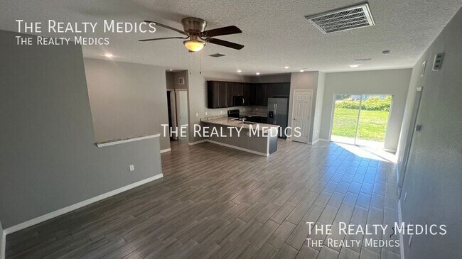 Building Photo - 2640 Dennis Ave SE