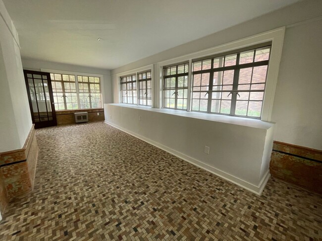 Building Photo - Gorgeous Home Available Now!!