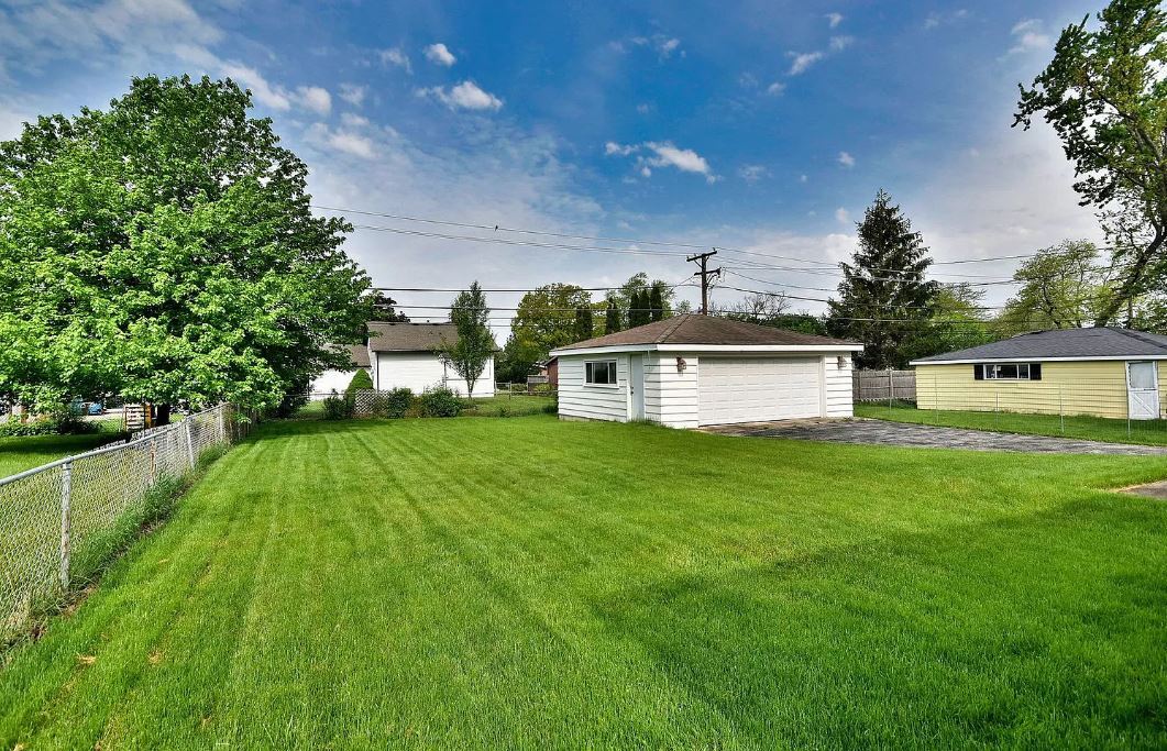 Building Photo - 782 N Van Auken St