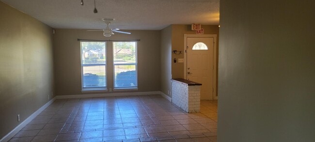 Building Photo - 11123 Hazelhurst Dr