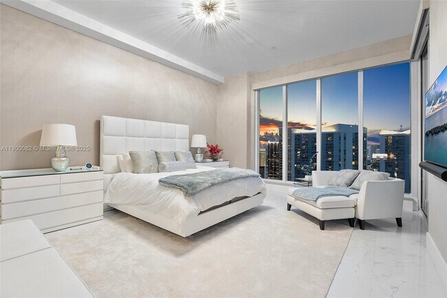 Building Photo - 900 Brickell Key Blvd