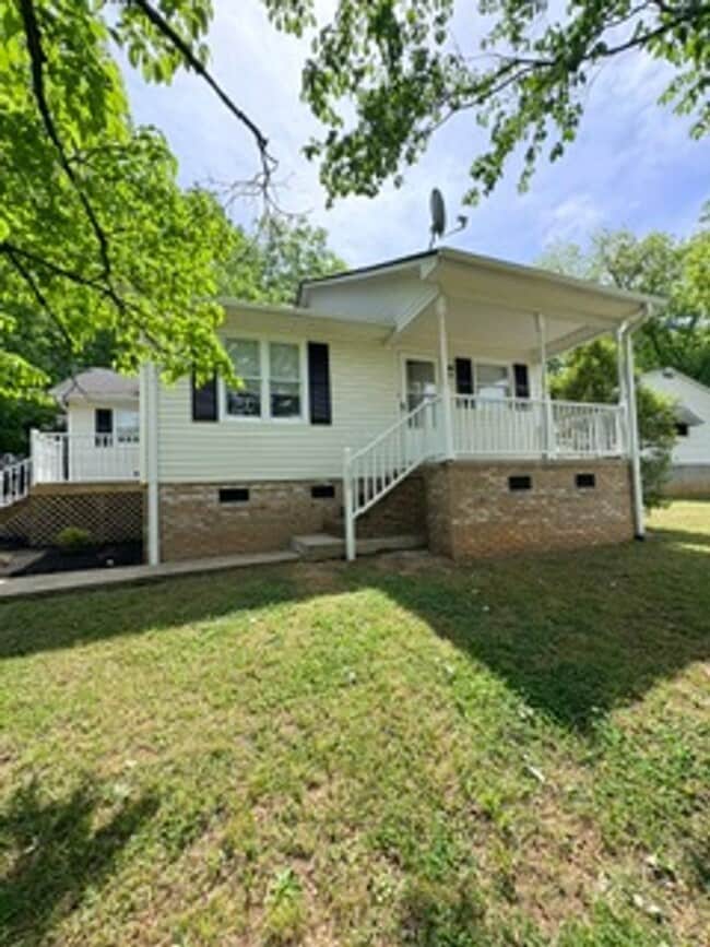 Building Photo - Totally Renovated Bungalow Located in Quiet Neighborhood Yet Close to Everything!