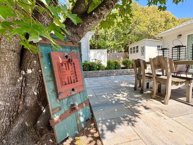 Building Photo - Rare Find Saint Helena Gem, “Upper Tainter...