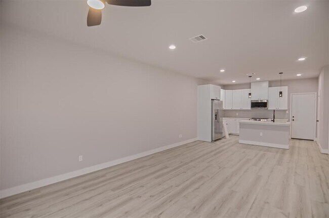 Building Photo - 12310 Glenview Dr