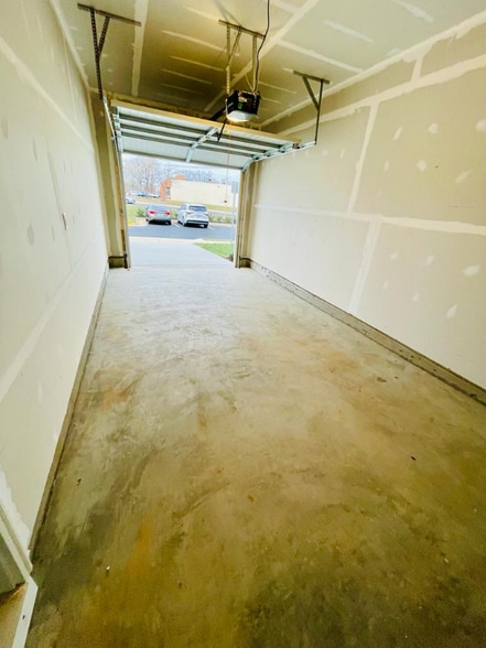 Building Photo - 425 Tevis St