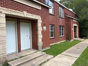 Building Photo - Newly Remodeled Units in Highland