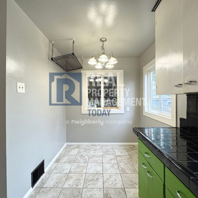 Building Photo - Sweet 3 bedroom and 2 bath + 3 car garage ...