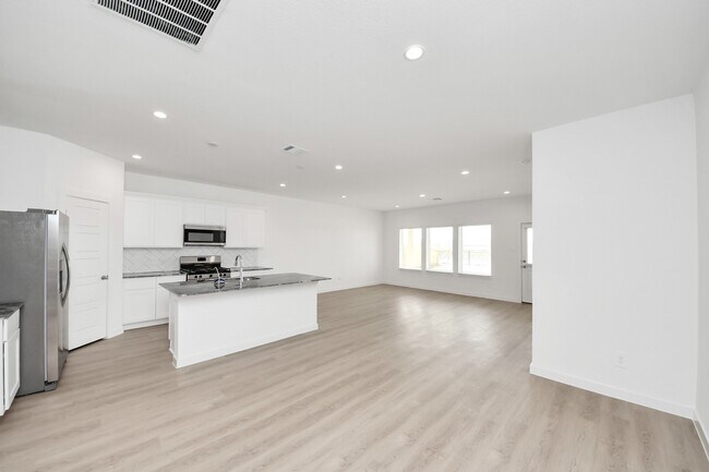 Building Photo - 8550 Tropical Breeze Wy