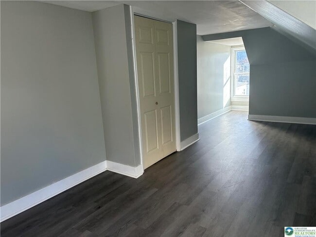 Building Photo - 404-406 Mahoning St