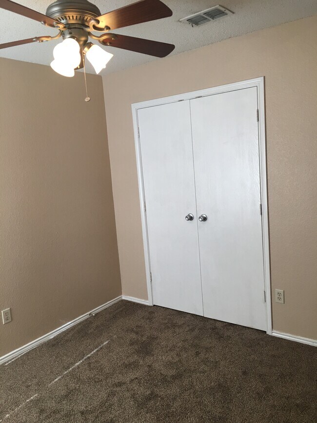 Room 2 closet - 5611 Northstar Ln