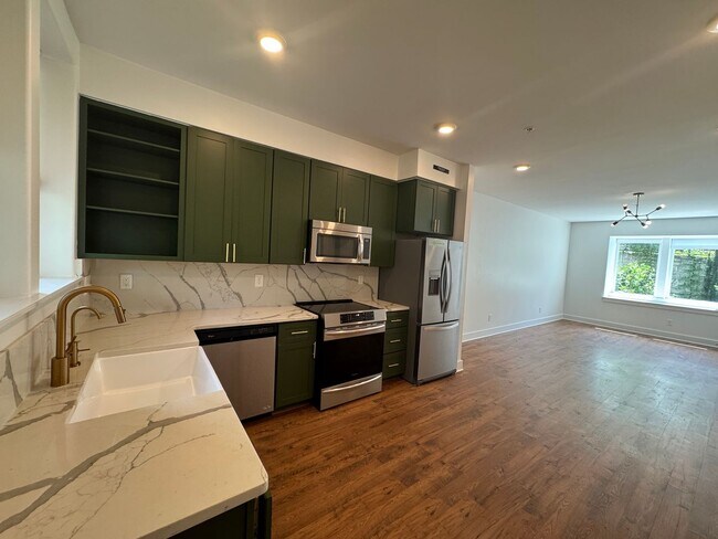 Building Photo - Beautiful 2 bed /1 bath condo in desirable Germantown - walking distance to coffee shops, restaur...