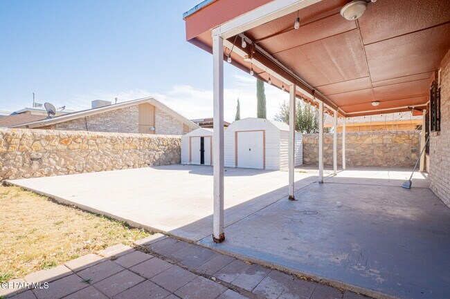 Building Photo - 10968 Whitey Ford St