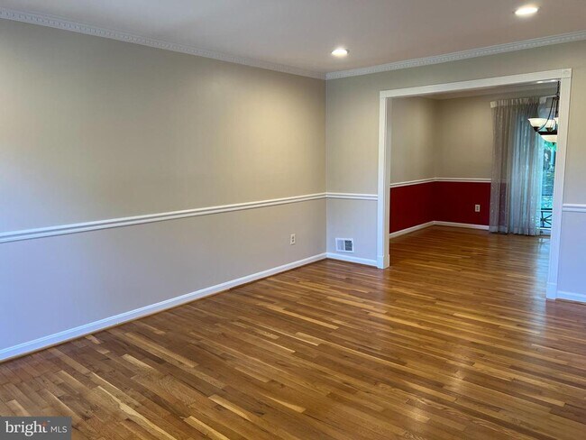 Building Photo - 9502 Tregaron Pl