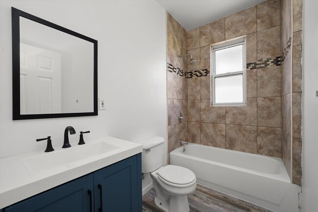 Building Photo - 1156 W 19th Pl
