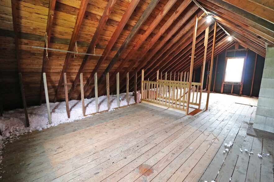 Building Photo - 372 Berkley St